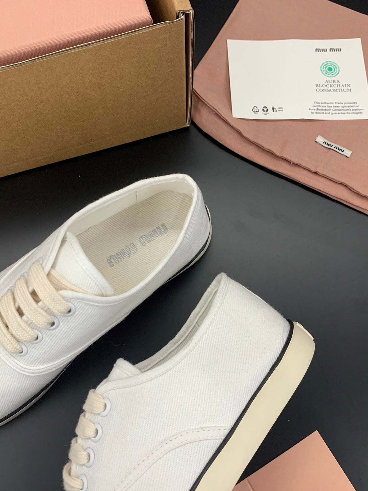 M-Sneakers