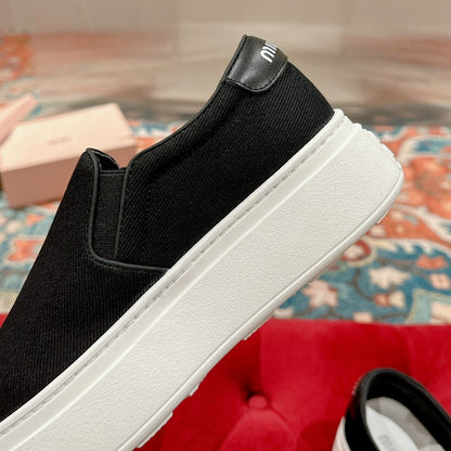 M-Sneakers