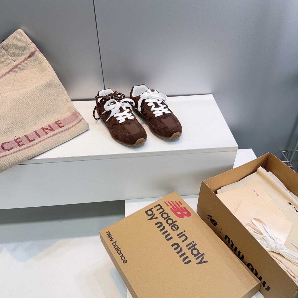 M-Sneakers