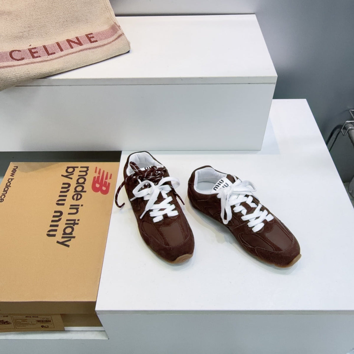 M-Sneakers