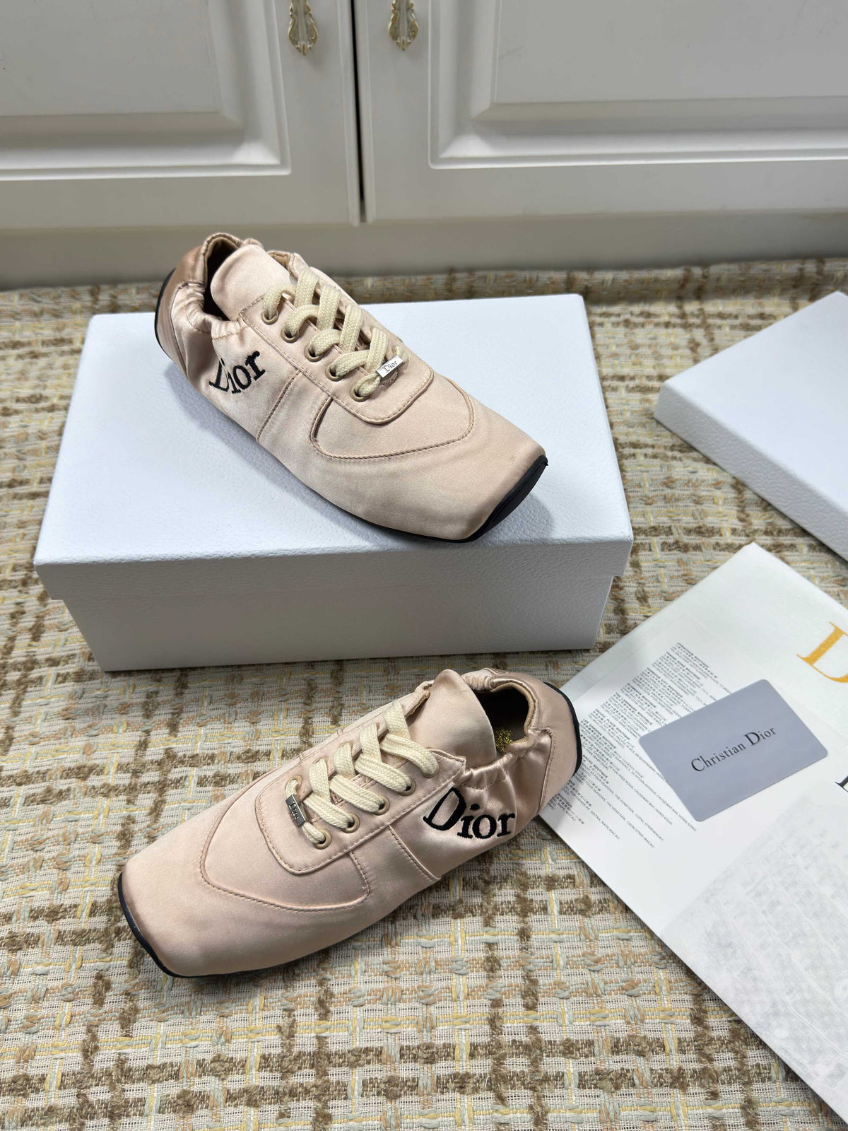 D-Sneakers