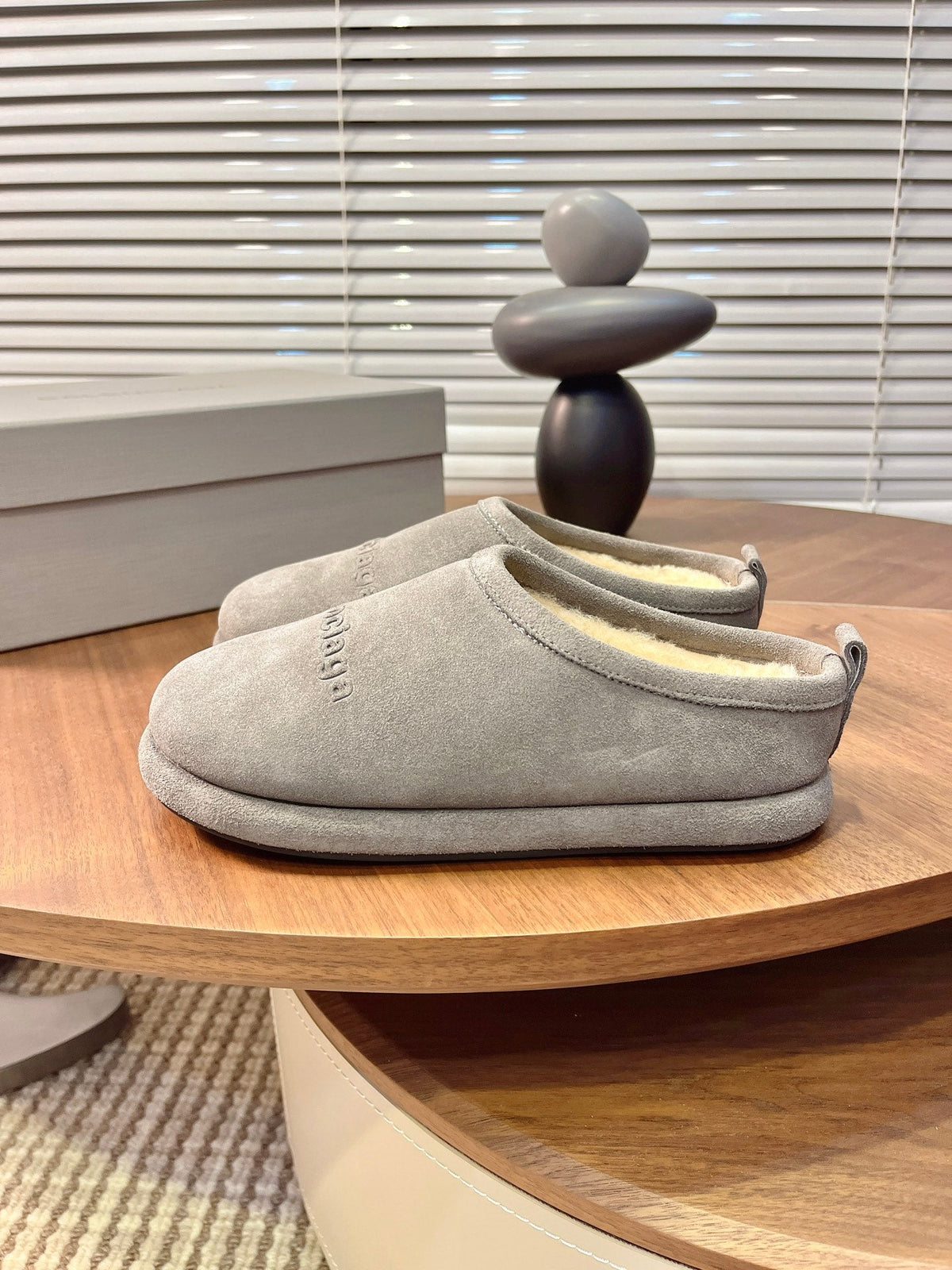 B-Sneakers
