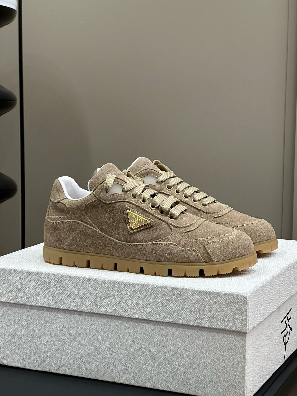 P-Sneakers