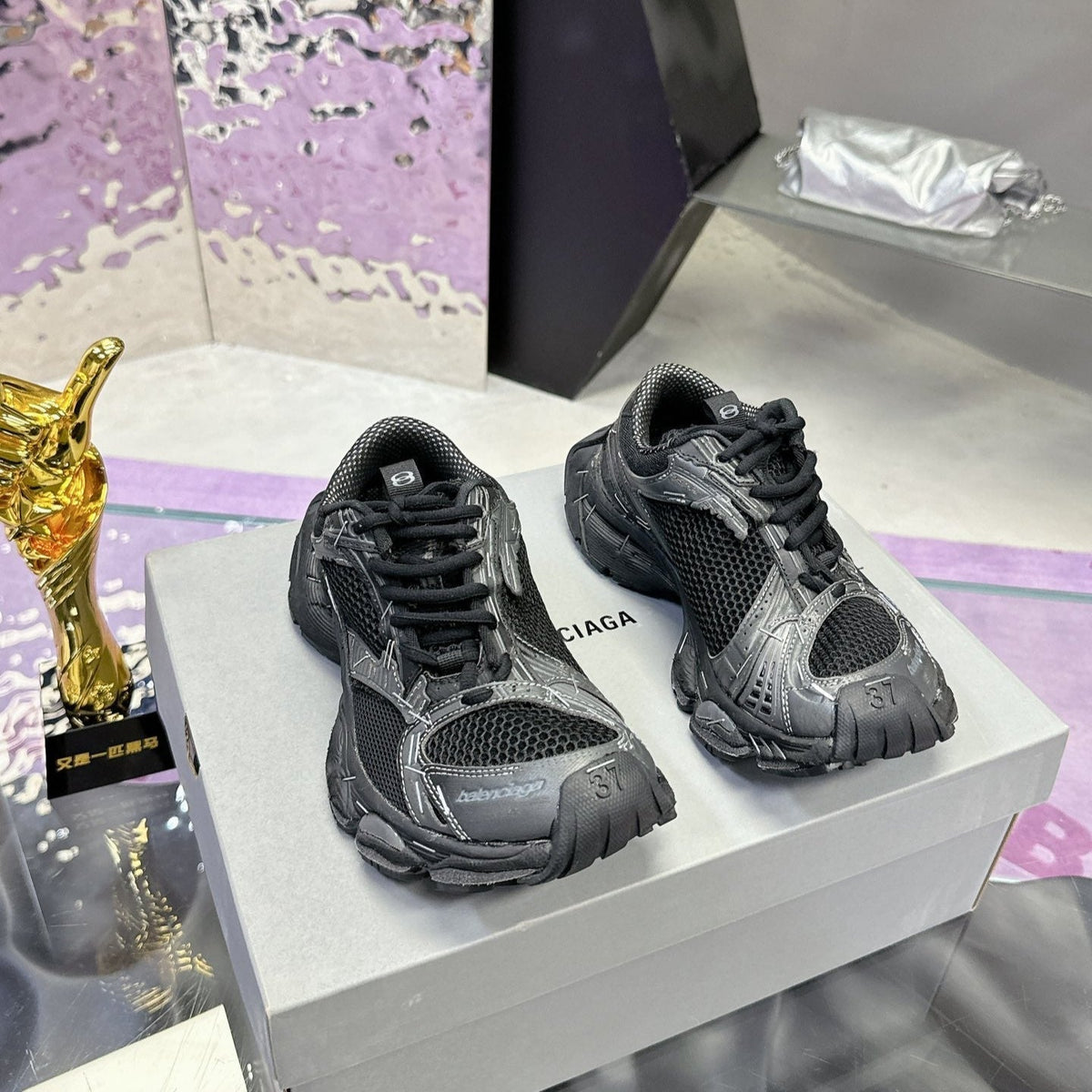 B-Sneakers