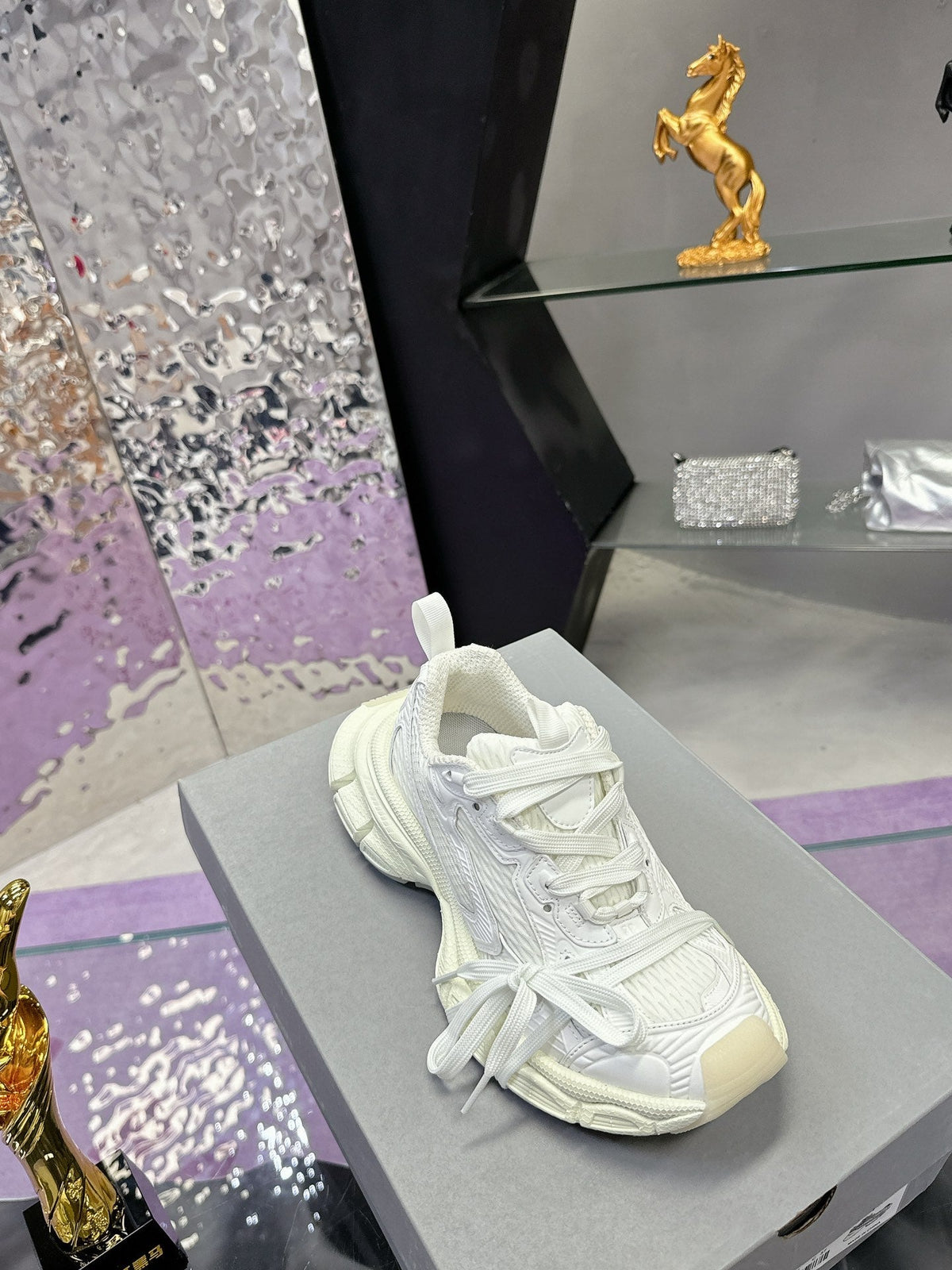 B-Sneakers