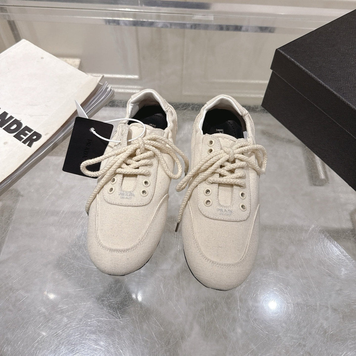 P-Sneakers