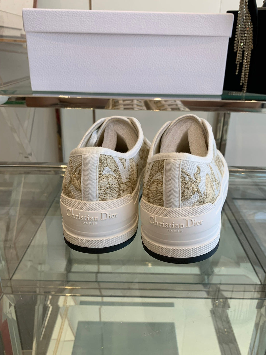 D-Sneakers