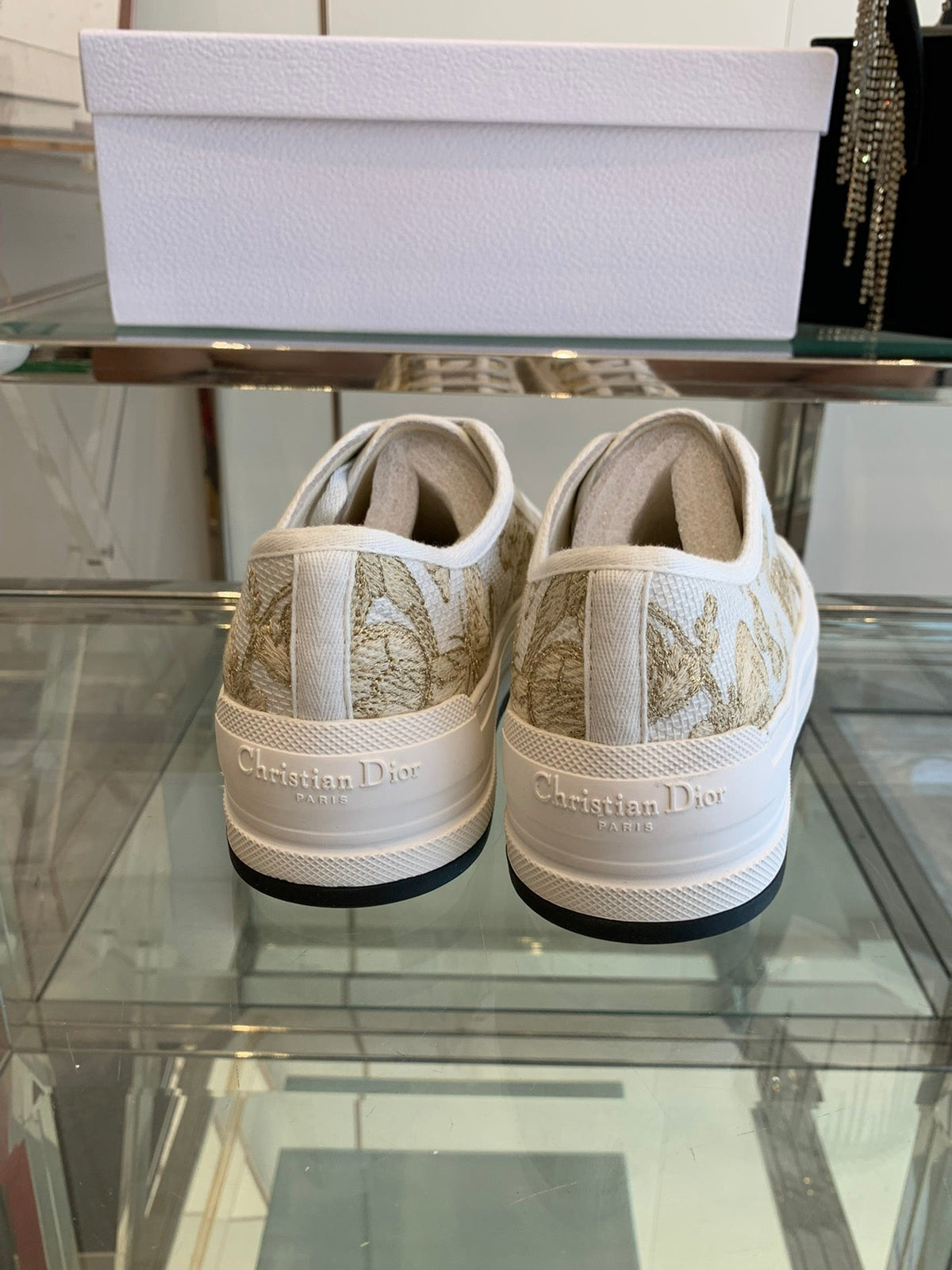 D-Sneakers