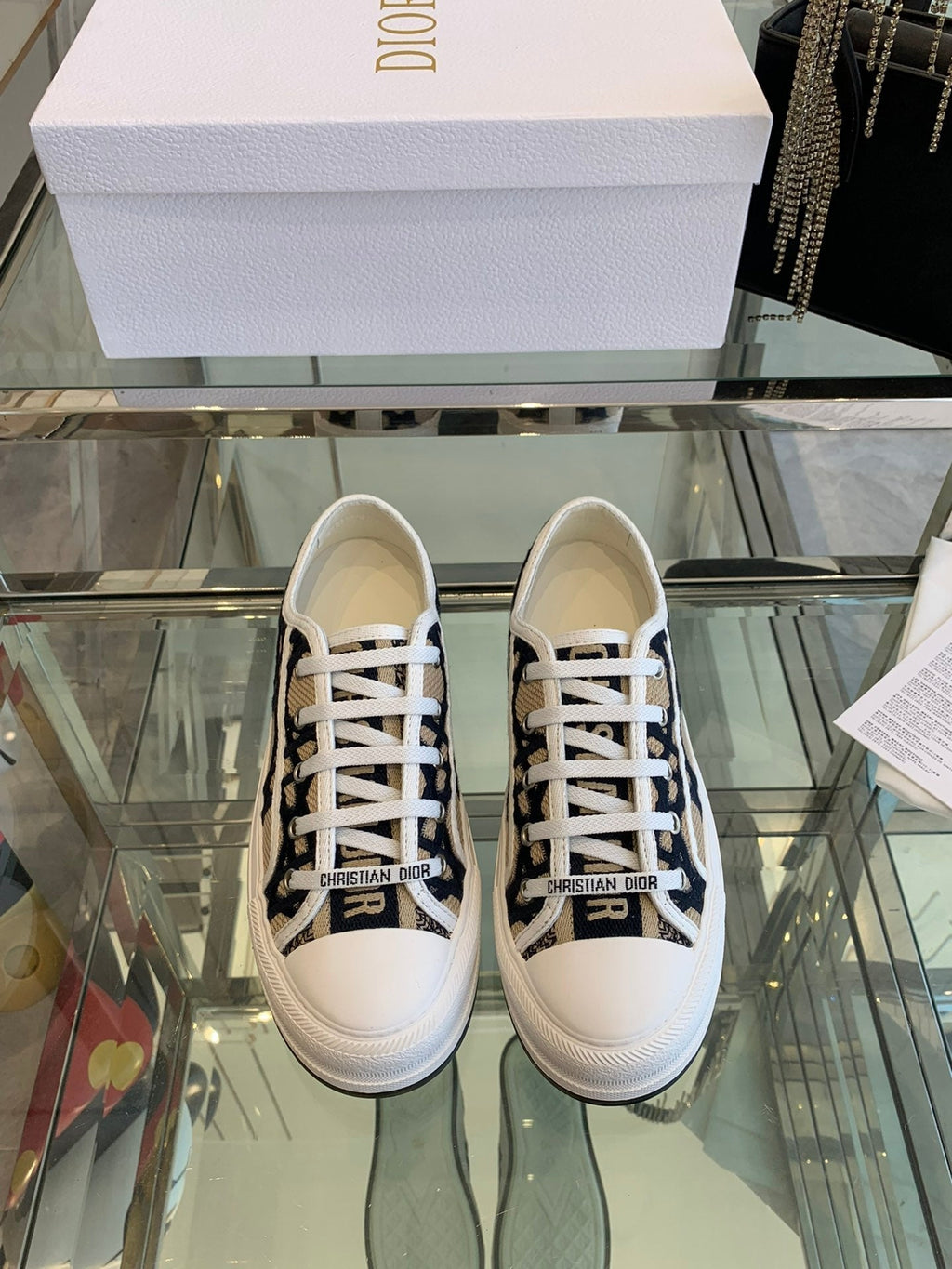 D-Sneakers