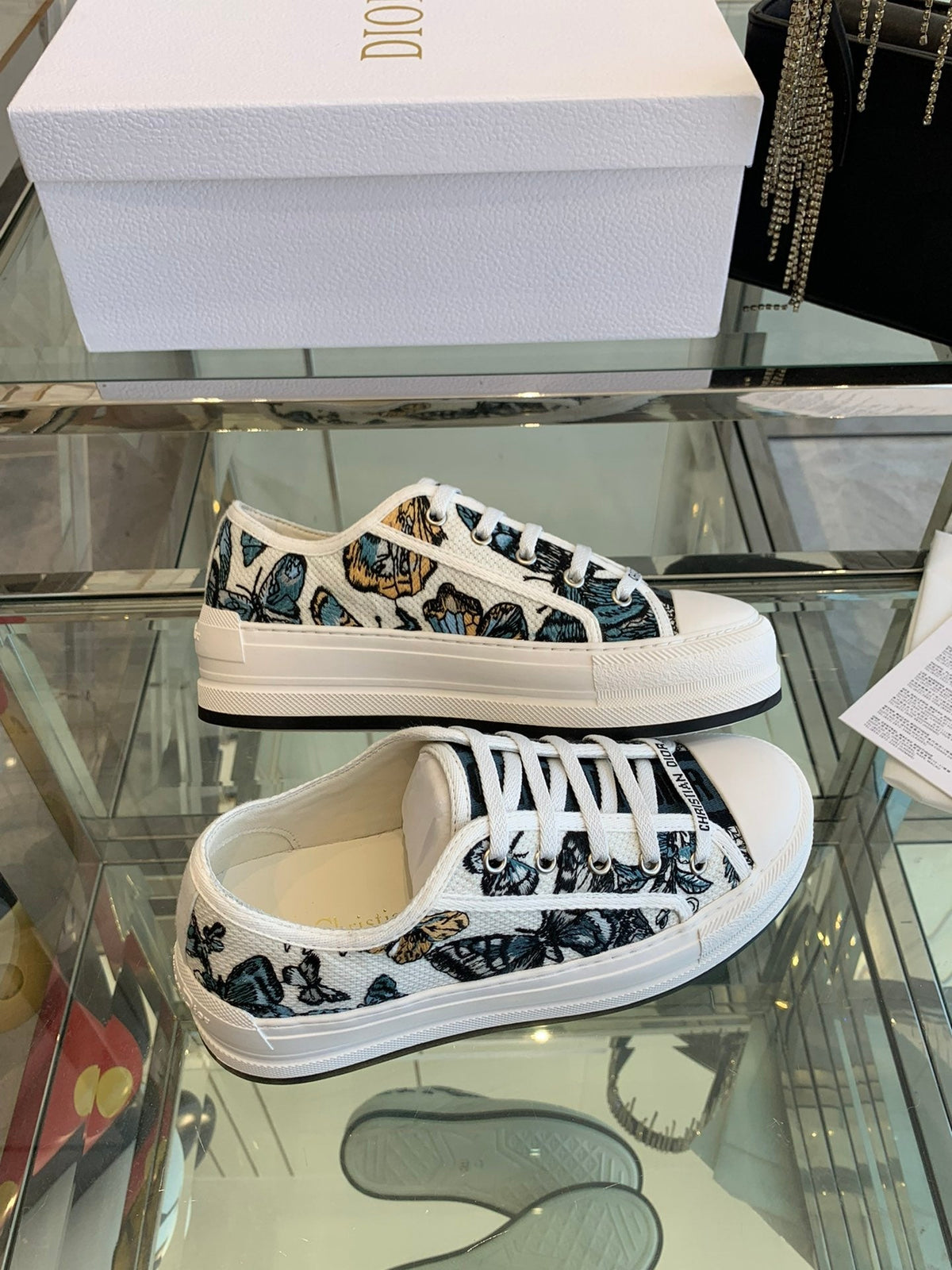 D-Sneakers