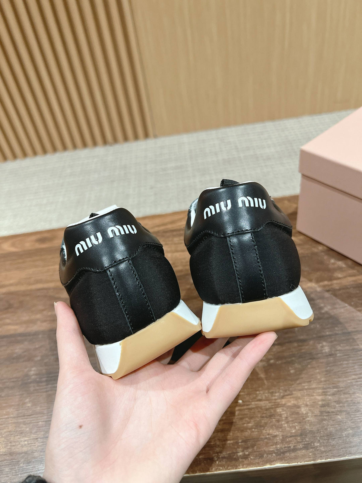 M-Sneakers