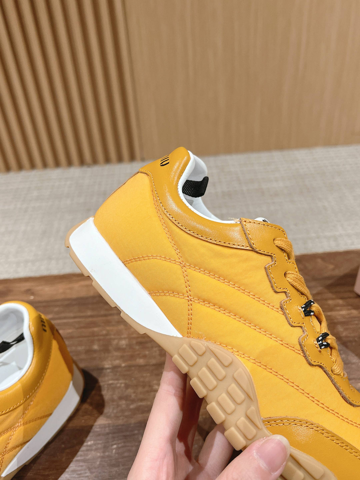 M-Sneakers