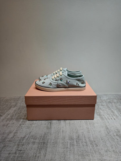 M-Sneakers