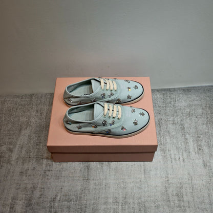 M-Sneakers