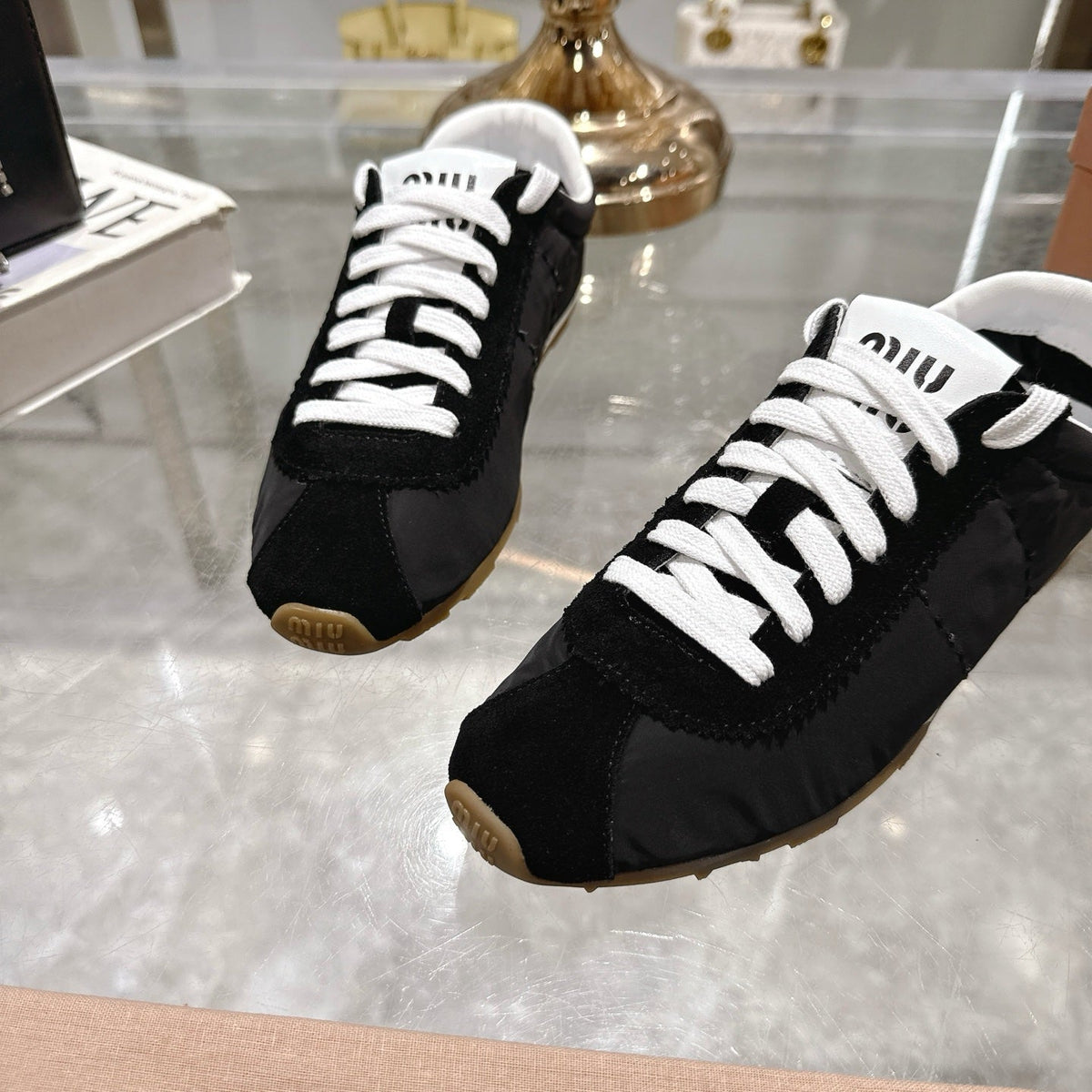 M-Sneakers