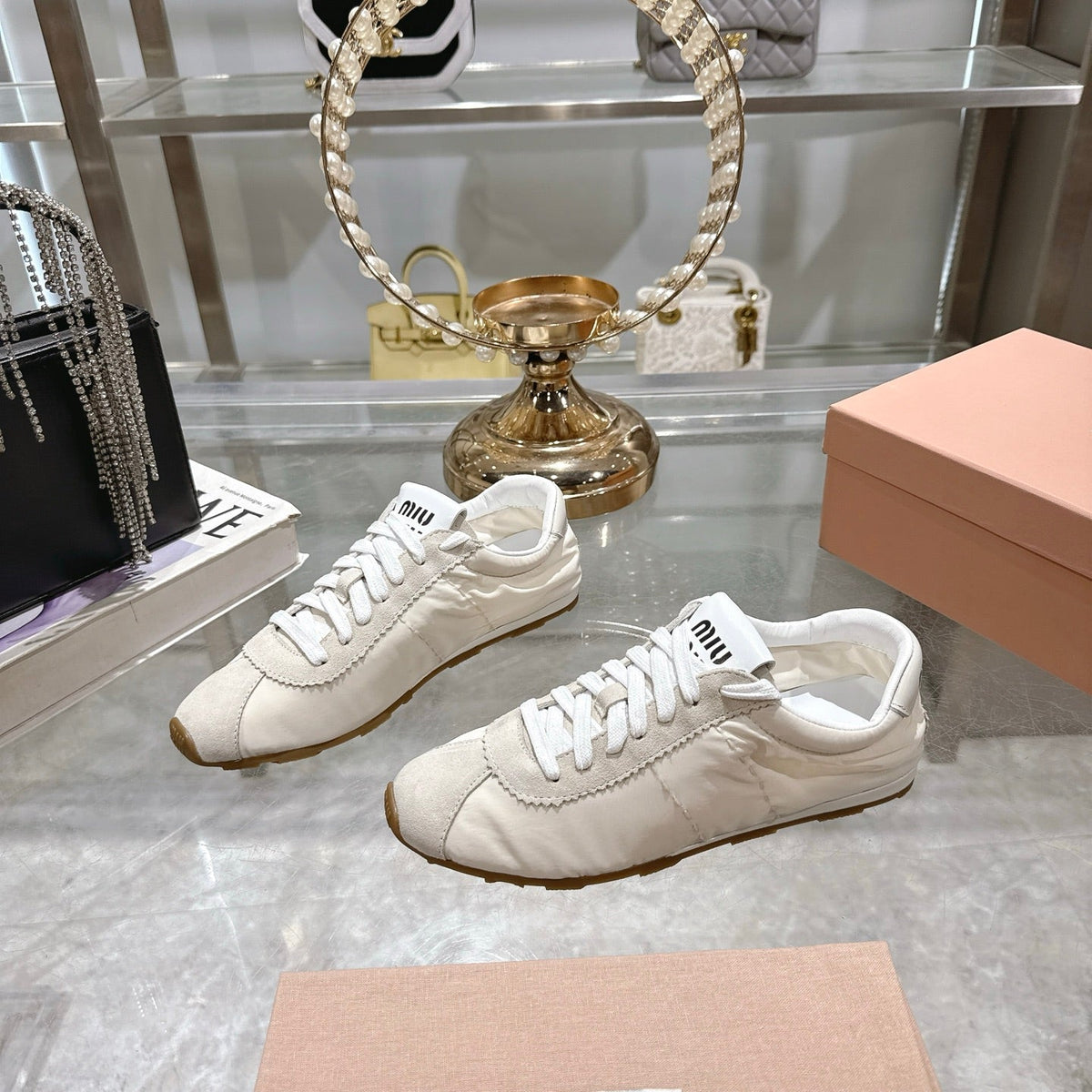 M-Sneakers