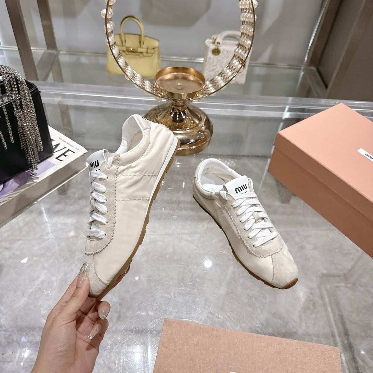 M-Sneakers