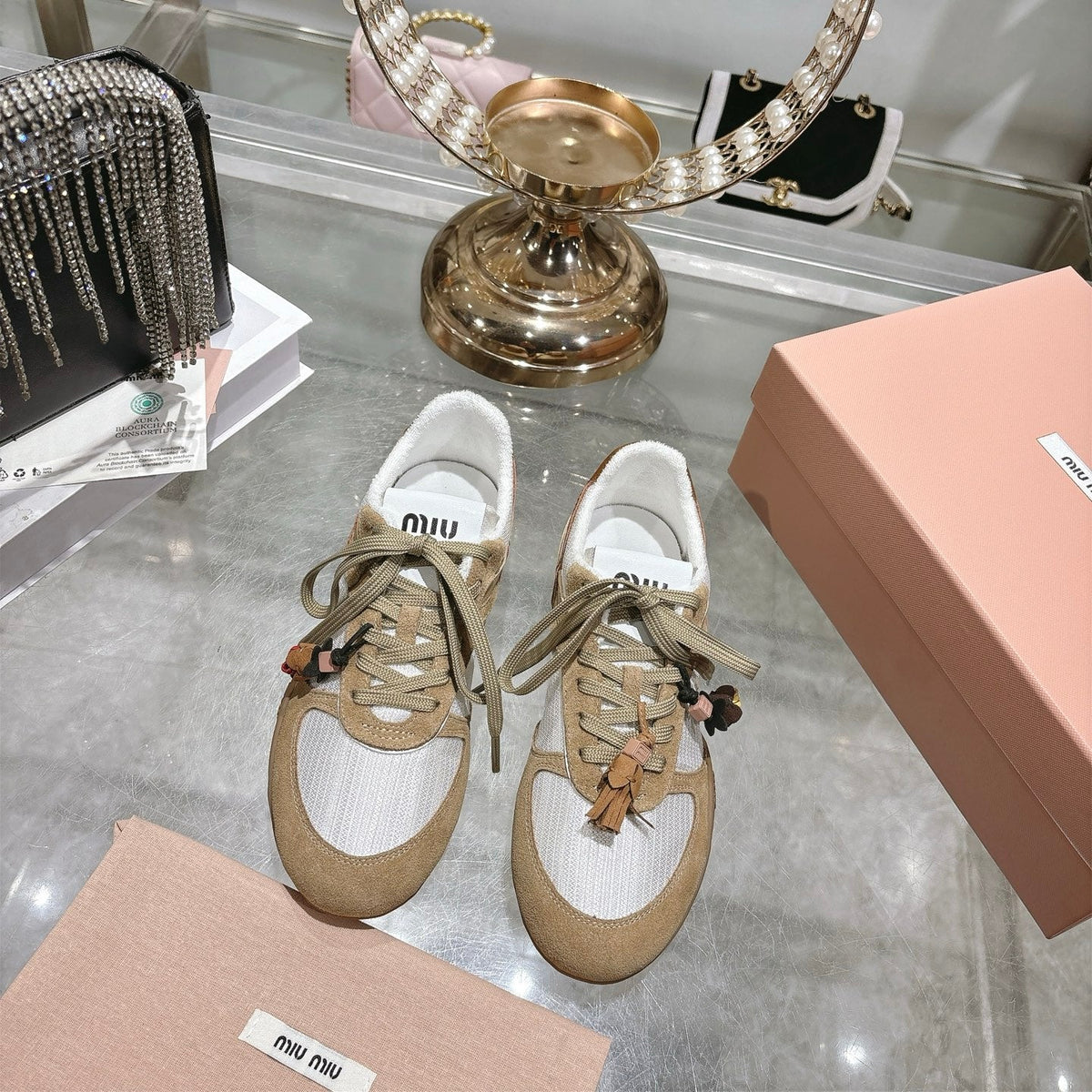 M-Sneakers