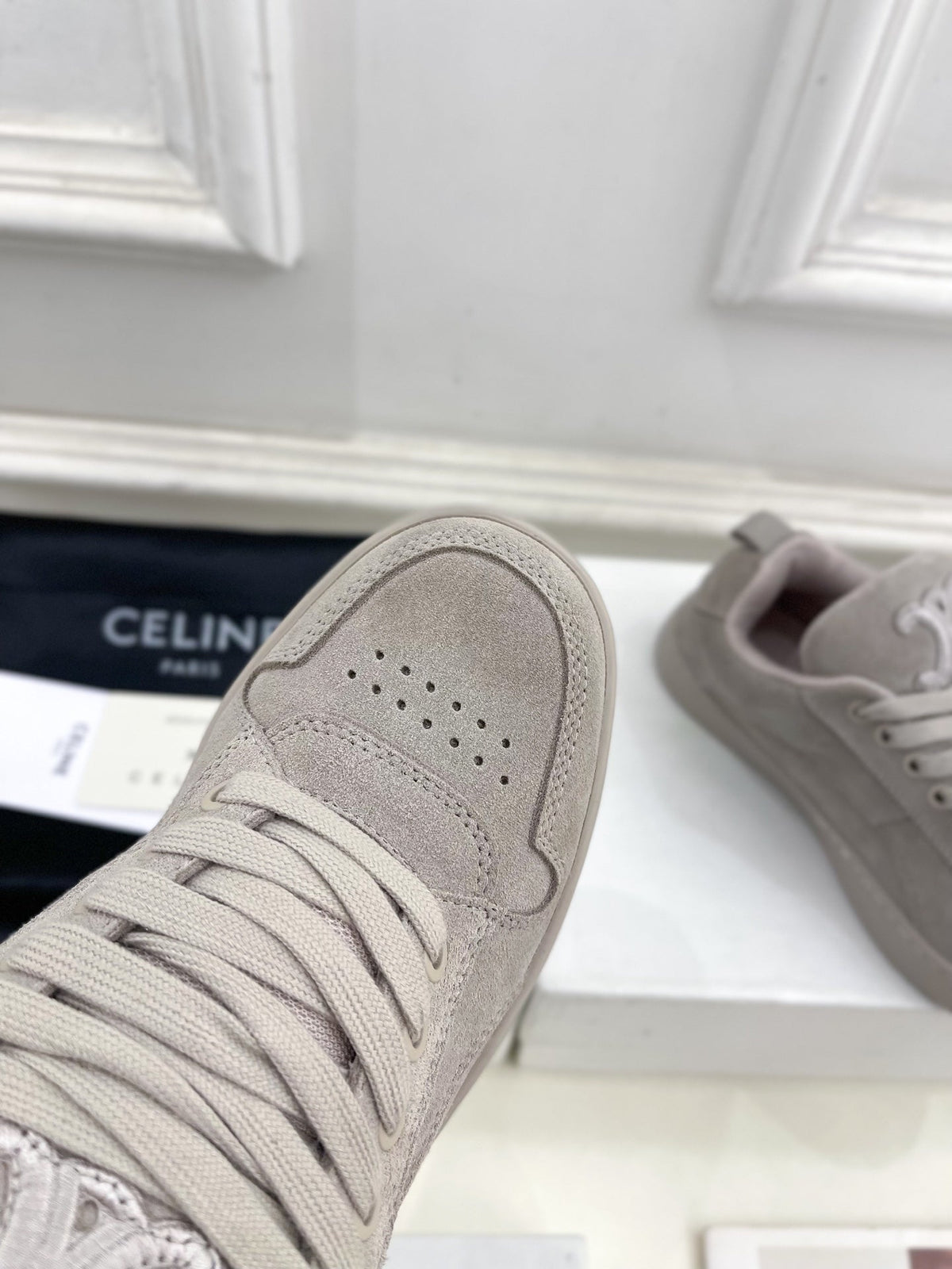 S-Sneakers